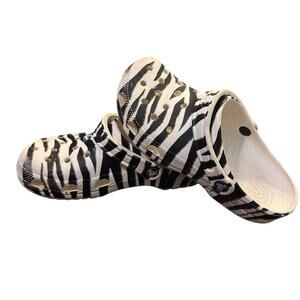 Crocs Classic Unisex Black and White Leopard Printed Clog Sandal Size W8 M6